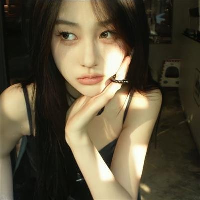 坐推土机的少女